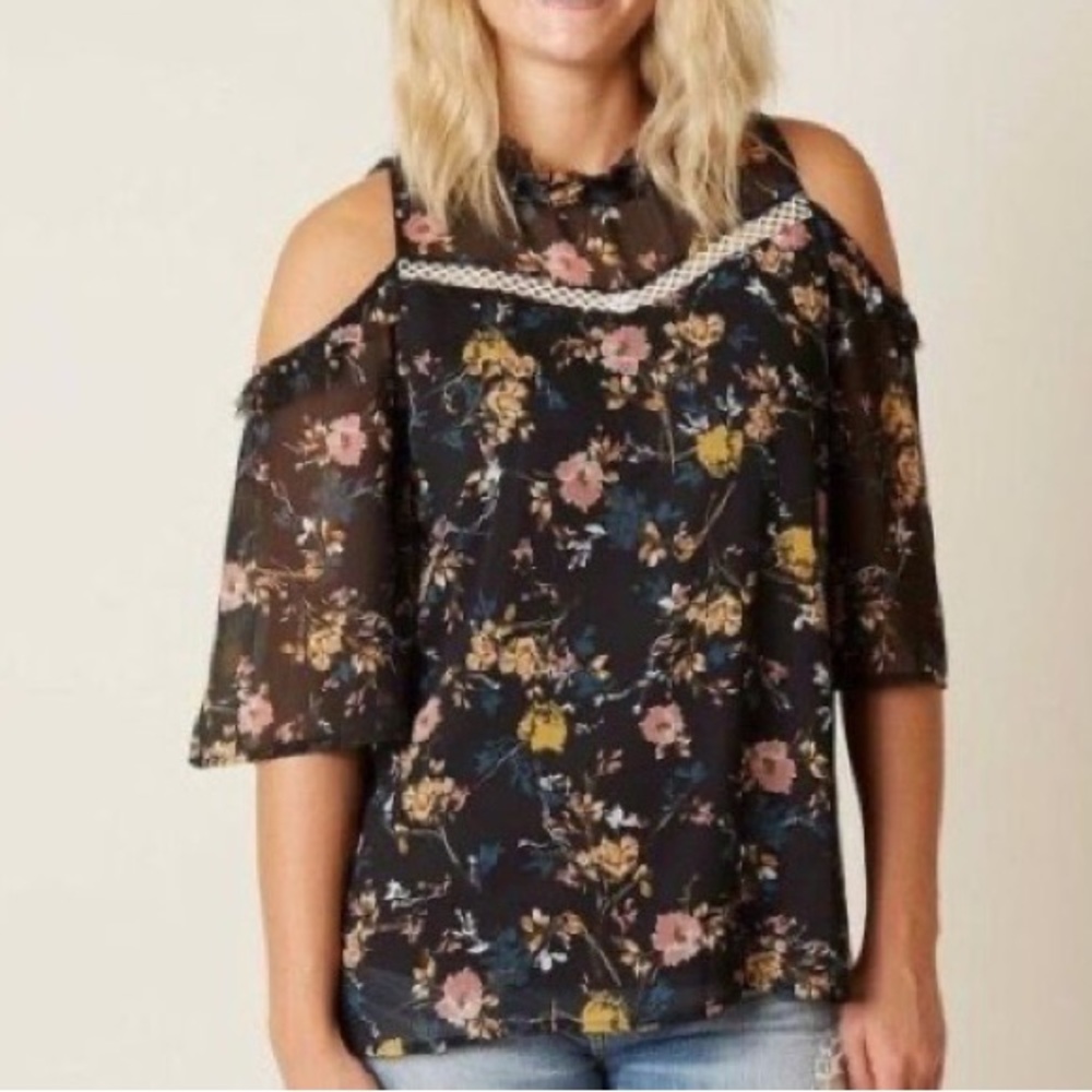 Gimmicks by BKE Floral Cold Shoulder High Neck Top M